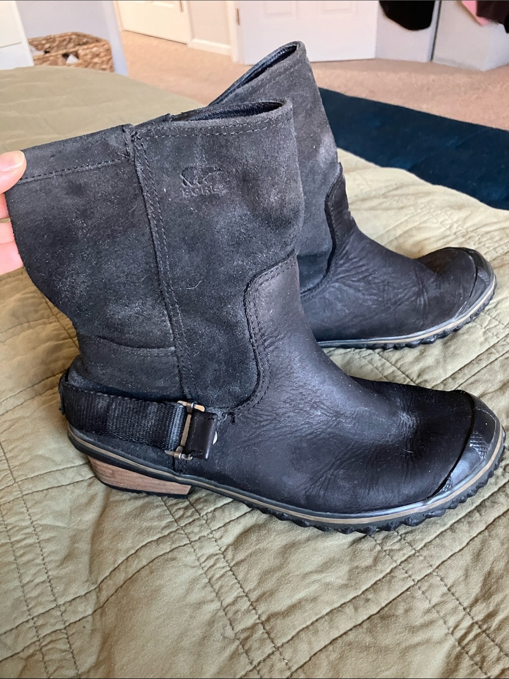 Sorel Women's Black Leather and Suede waterproof Ankle Booties